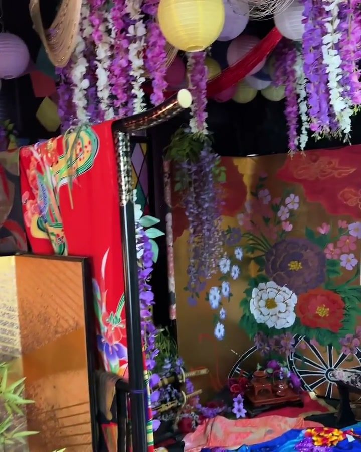 藤の花や金屏風、提灯で彩られた花魁撮影セット