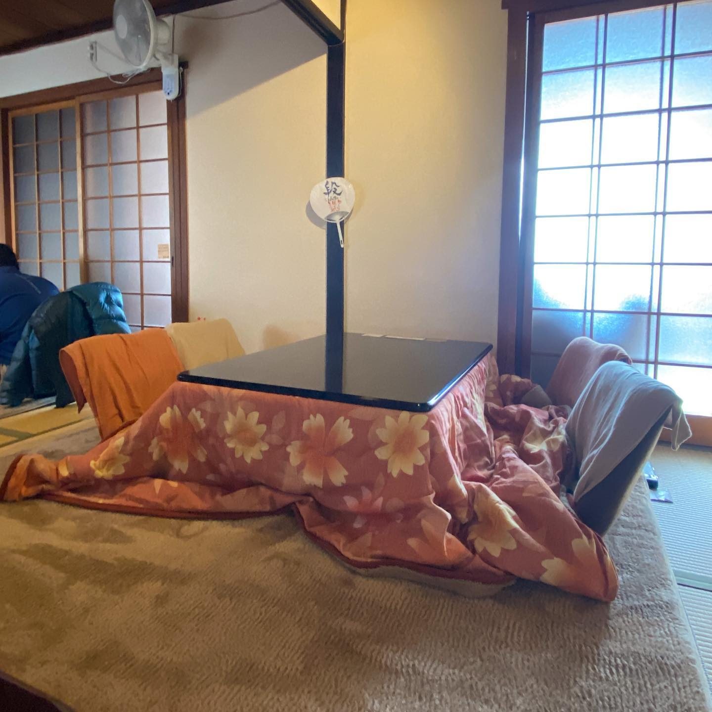 こたつが置かれた和室のお座敷席