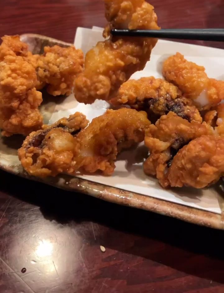 衣がカリッと揚がった唐揚げ