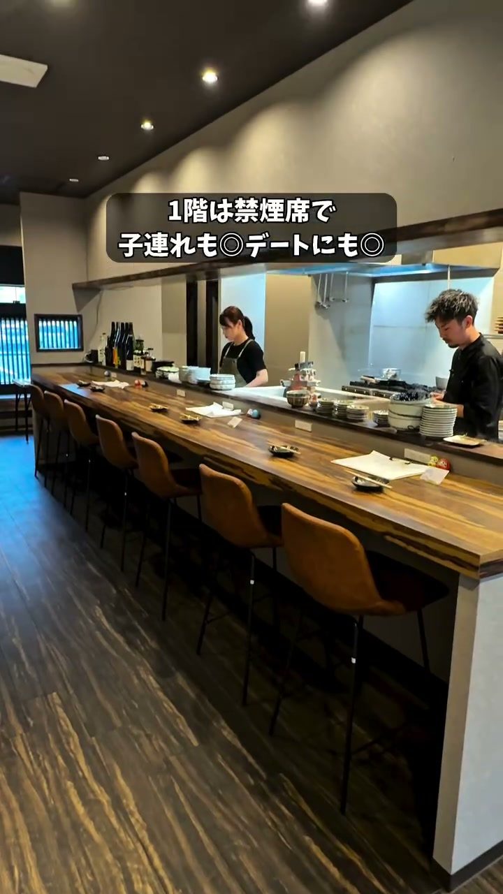 1階の広々としたカウンター席