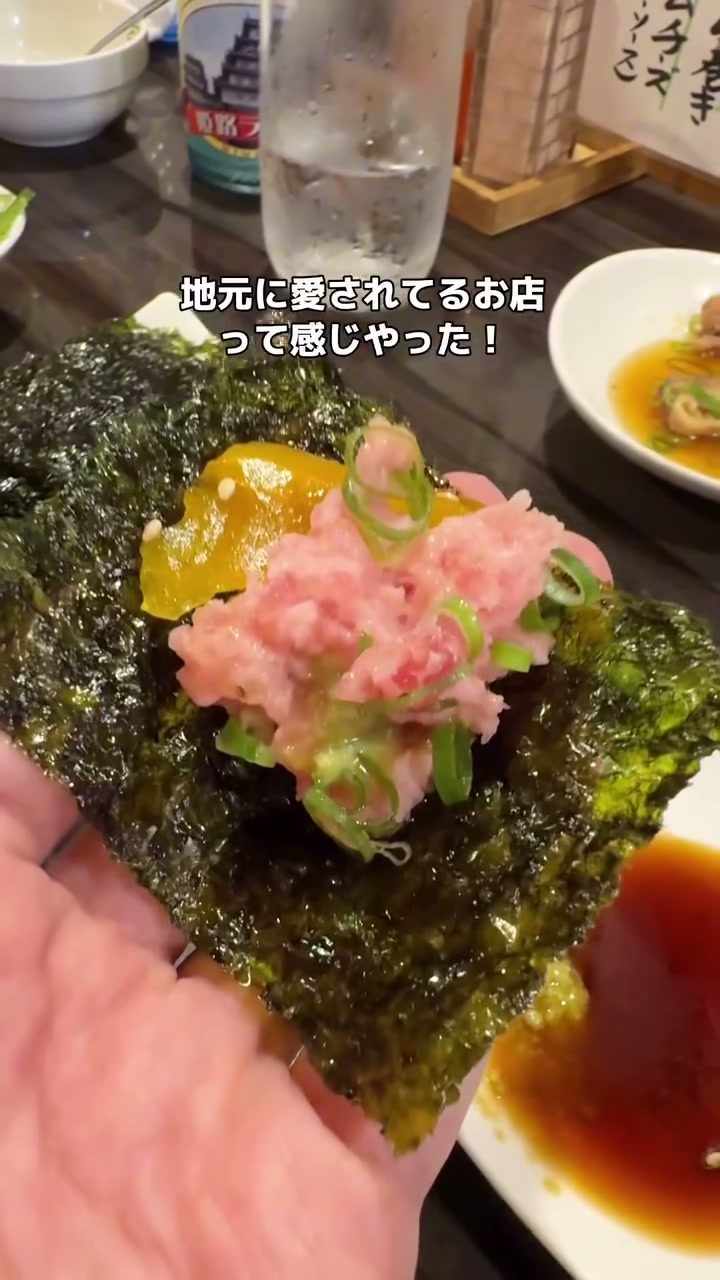 海苔の上にたっぷりのネギトロをのせた一品