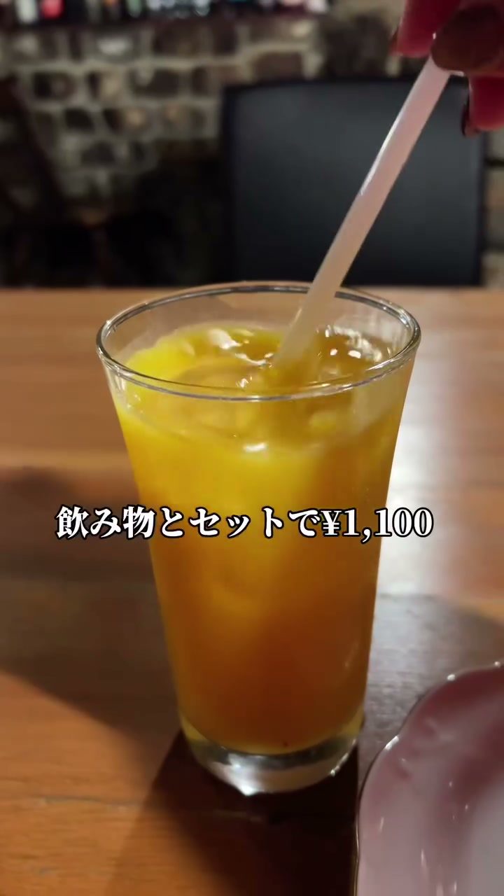 氷がたっぷり入ったオレンジジュース