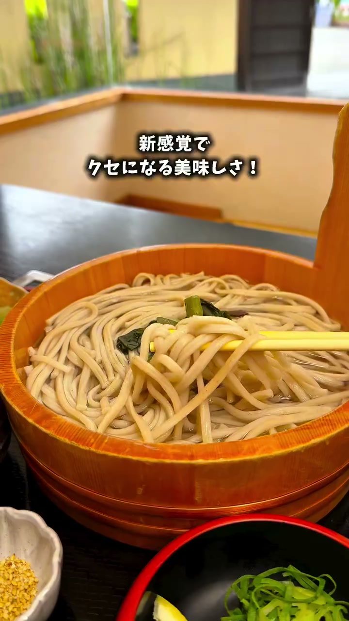 木桶に盛られたもちもちの釜揚げ麺