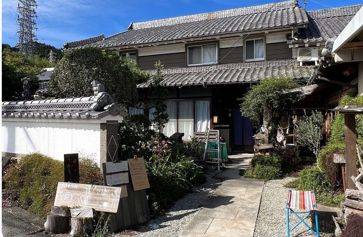 古い民家を生かした大塚香作所の外観