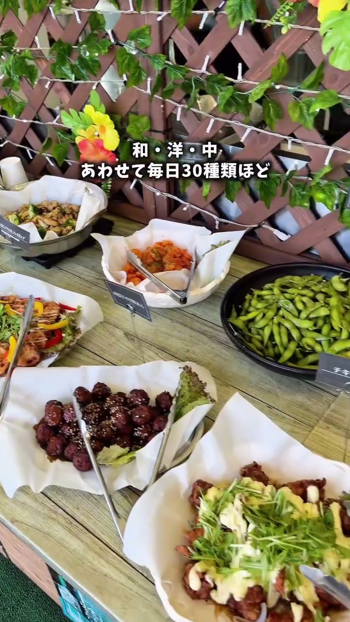 和・洋・中の料理がずらりと並ぶバイキングコーナー