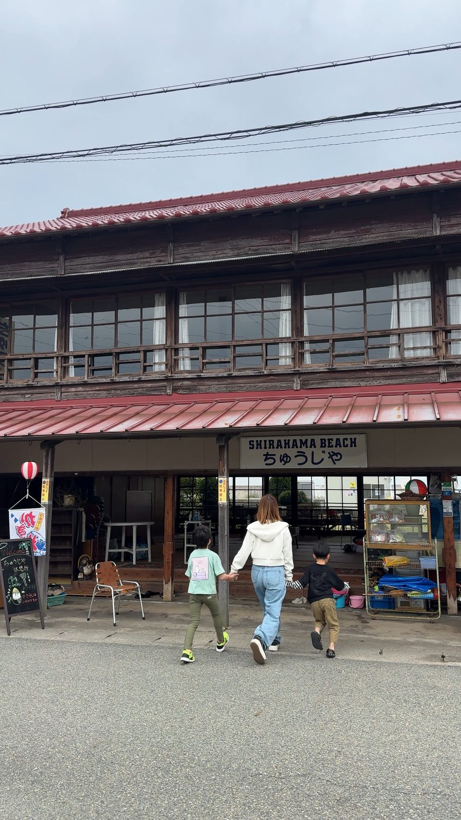 休憩や食事に使える昔ながらの海の家