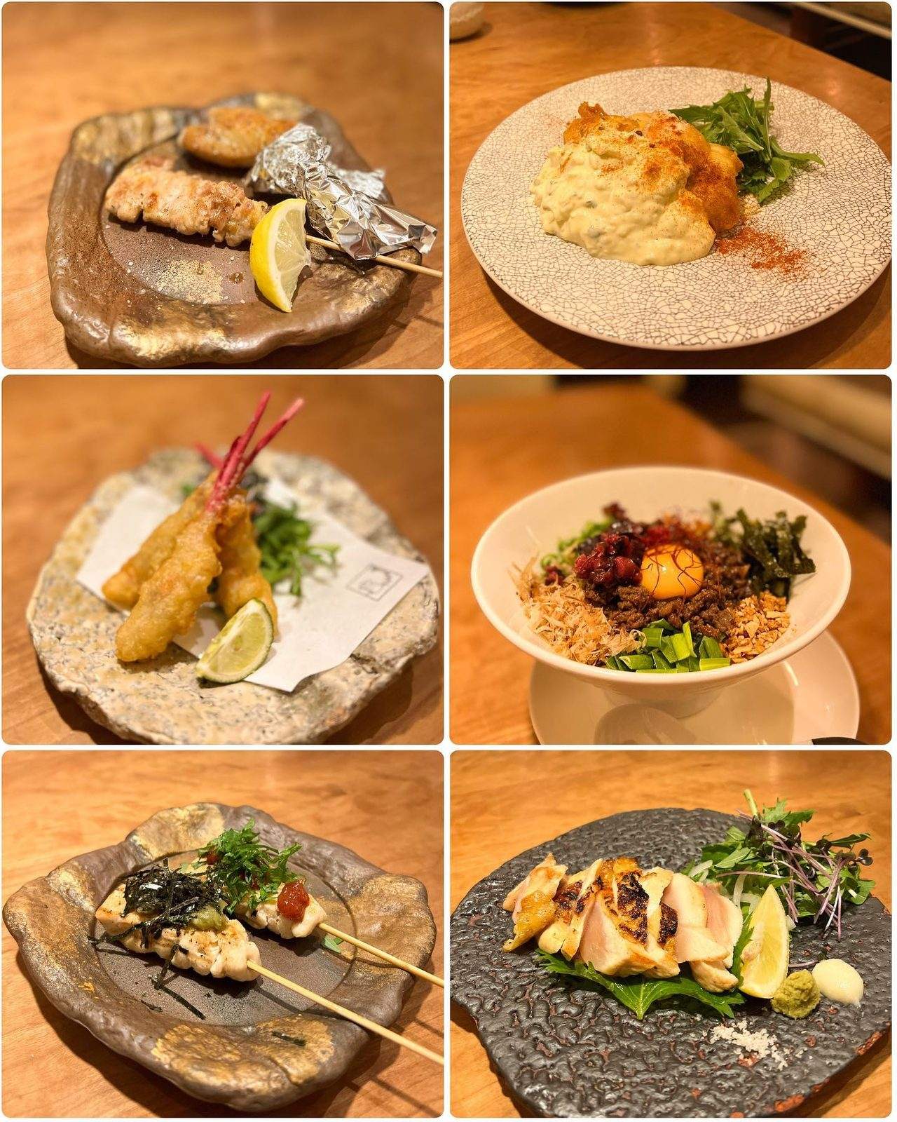 串焼きやフライ、ポテトサラダなど色とりどりの居酒屋料理