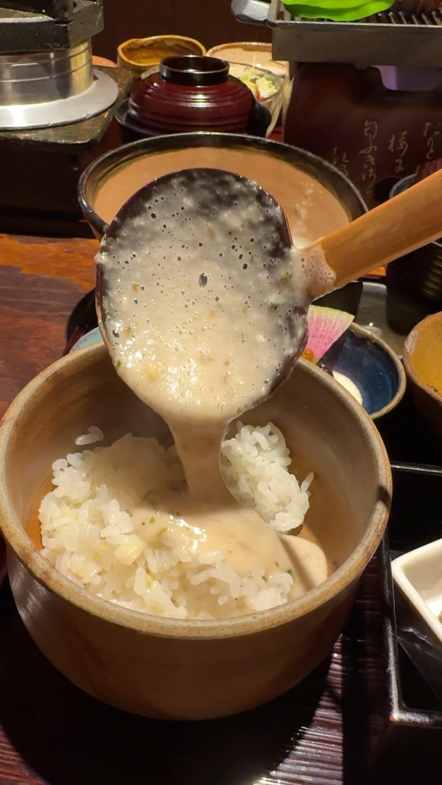 麦ごはんにたっぷりかける自然薯のとろろ