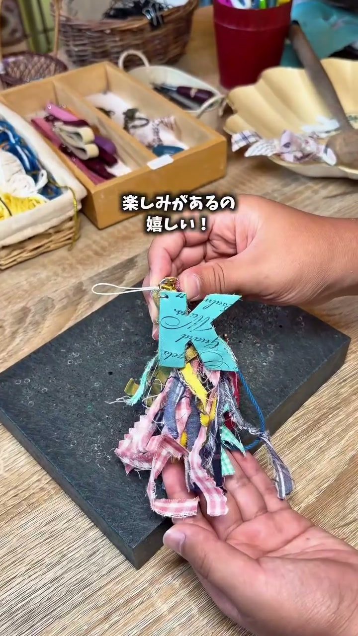 ハギレと革で作ったカラフルなキーホルダー