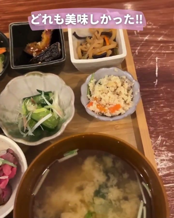 彩り豊かな小鉢とお味噌汁